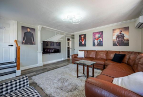 Big House/downtown/Pets/Parking/EV/Holiday Ready